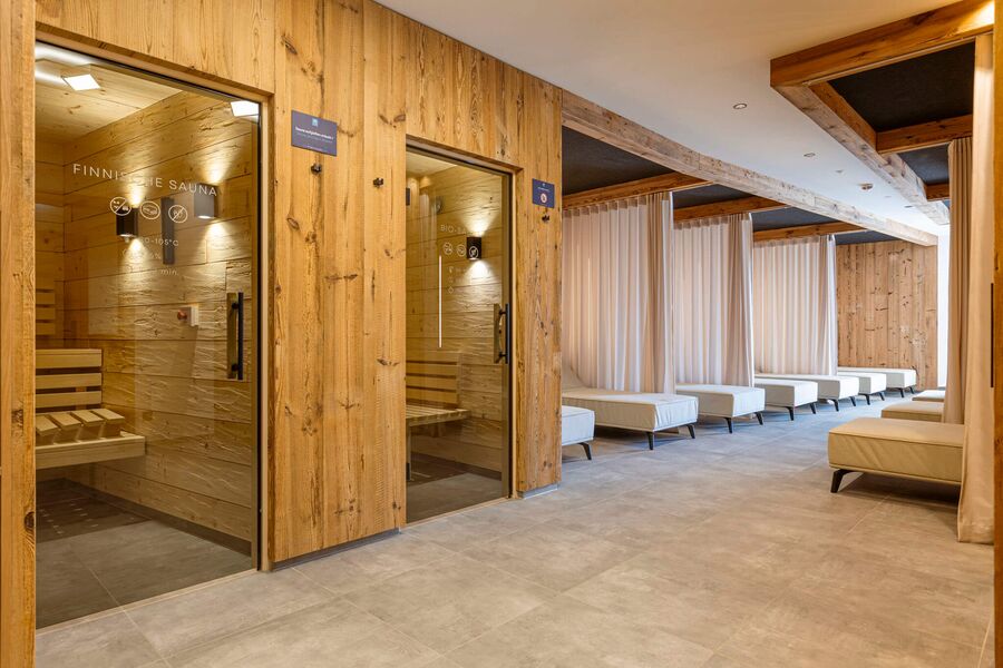 Wellnessbereich mit Sauna   Fiss Suites