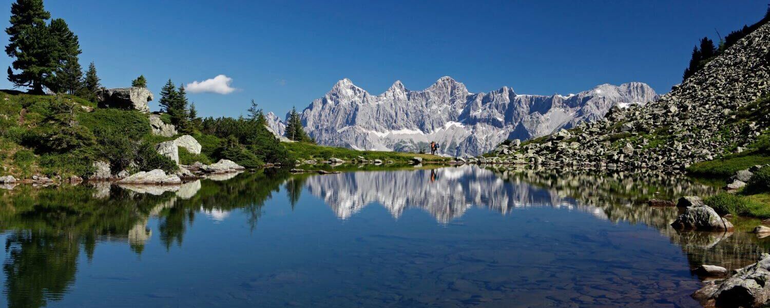 Blick auf den Spiegelsee auf der Reiteralm mit Spiegelung der Bergwelt in Schladming-Dachstein. © Schladming-Dachstein / Raffalt