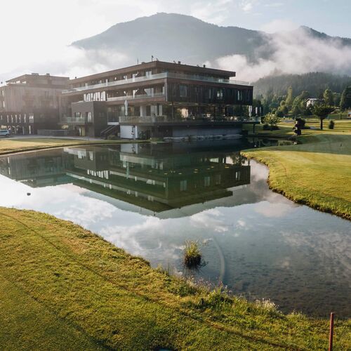 Activity & wellness hotel on the golf course, with the Kitzbühel Alps in the background