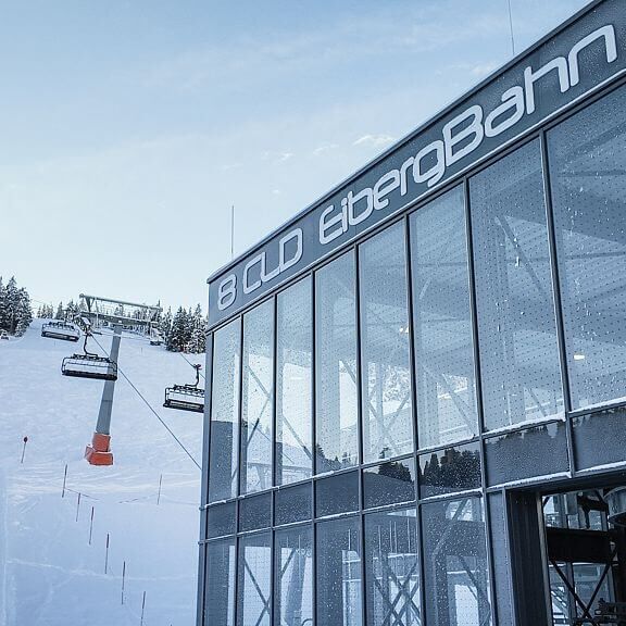 Talstation der neuen Eiberg 8er Sesselbahn in der SkiWelt Wilder Kaiser-Brixental