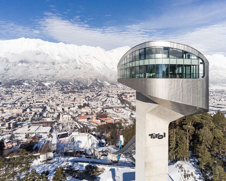 Sky Restaurant am Bergisel mit Blick über Innsbruck (c) Tom Bause