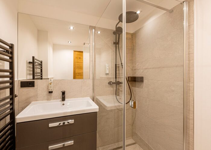 Badezimmer Zugspitz Suites Lermoos