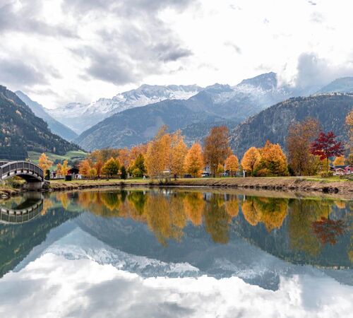 Badesee Uttendorf im Herbst