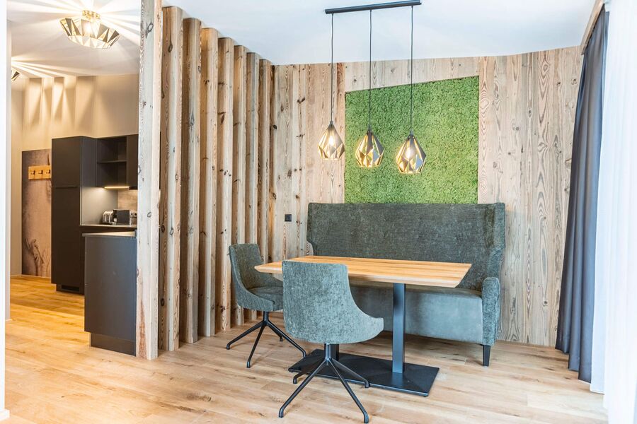 Küche und Essbereich   Ferienwohnung mit Balkon