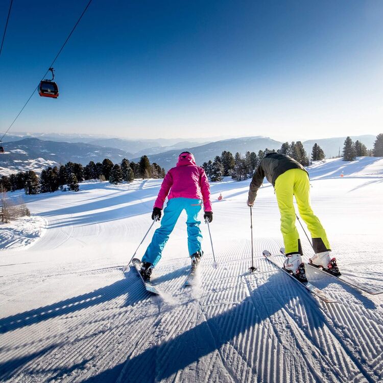Two skiers battle it out on the piste on the Kreischberg