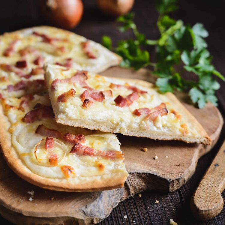 Einfache Rezepte für die Ferienwohnung: Flammkuchen (c) iStock_Noir Chocolate