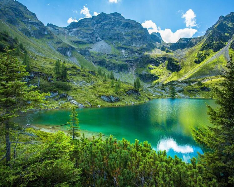 Der Moaralmsee, ein malerischer Bergsee in der Region Hauser Kaibling, umgeben von alpiner Landschaft. © René Eduard Perhab / TVB HaG