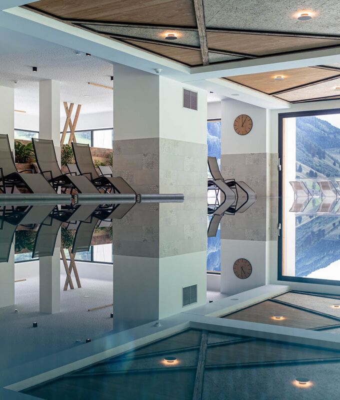 Indoor Pool im Wellnessbereich des Carpe Solem Rauris