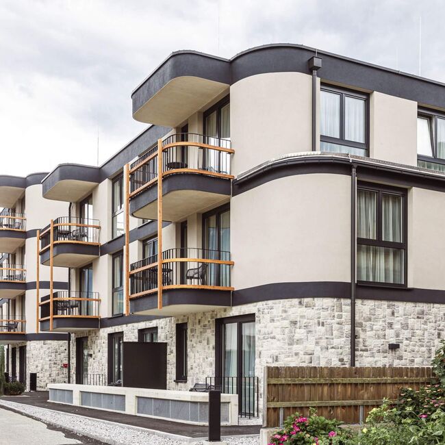 Außenansicht im Sommer   Zillertal Suites Fügen by ALPS RESORTS