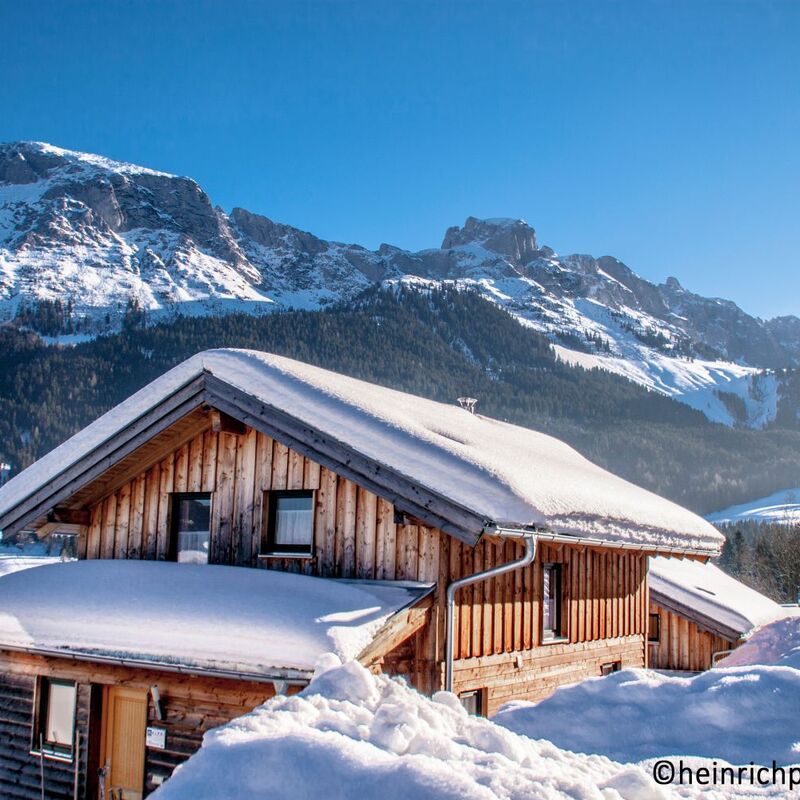 Verschneites Ferienhaus im Lammertal - Alpendorf Dachstein Weste