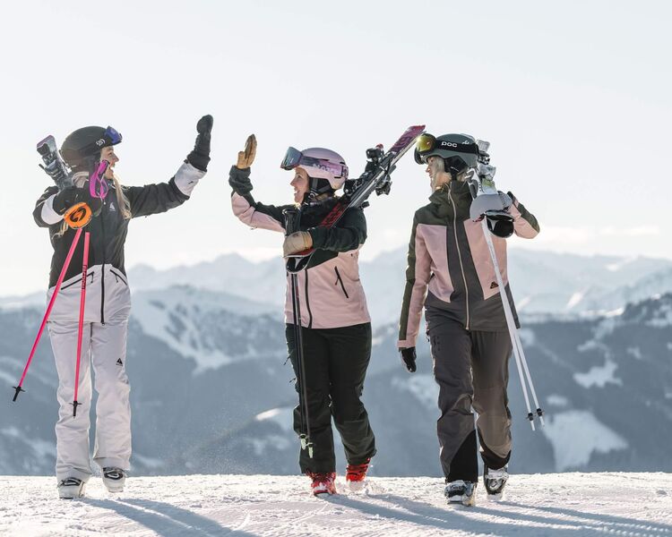 Skiurlaub mit Freunden (c) saalbach.com | Christoph Johann