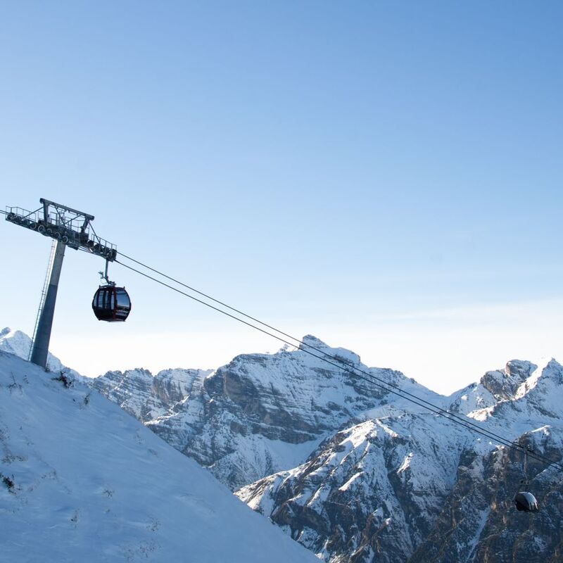 Modern combined lift in front of an impressive, wintry mountain backdrop on the Bergeralm