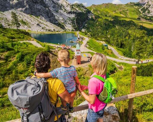 Familie am Aqua Trail Nassfeld (c) NLW-Peter Maier-Austrian Mediahouse