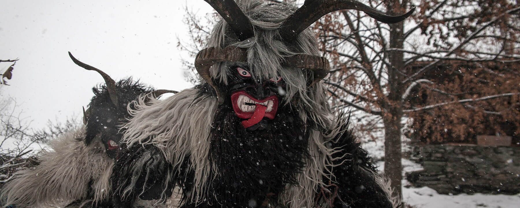 Schiachperchten und Toifi beim traditionellen Perchtenlauf im Raurisertal, Salzburg. © TVB Rauris / Florian Bachmeier