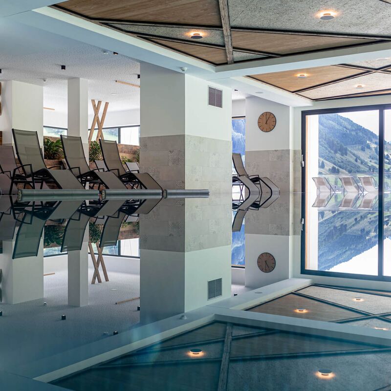 Indoor-Pool im Wellnessbereich des Carpe Solem Rauris