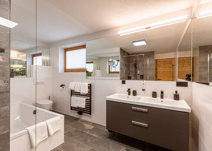 Badezimmer - Zugspitz Suites Lermoos