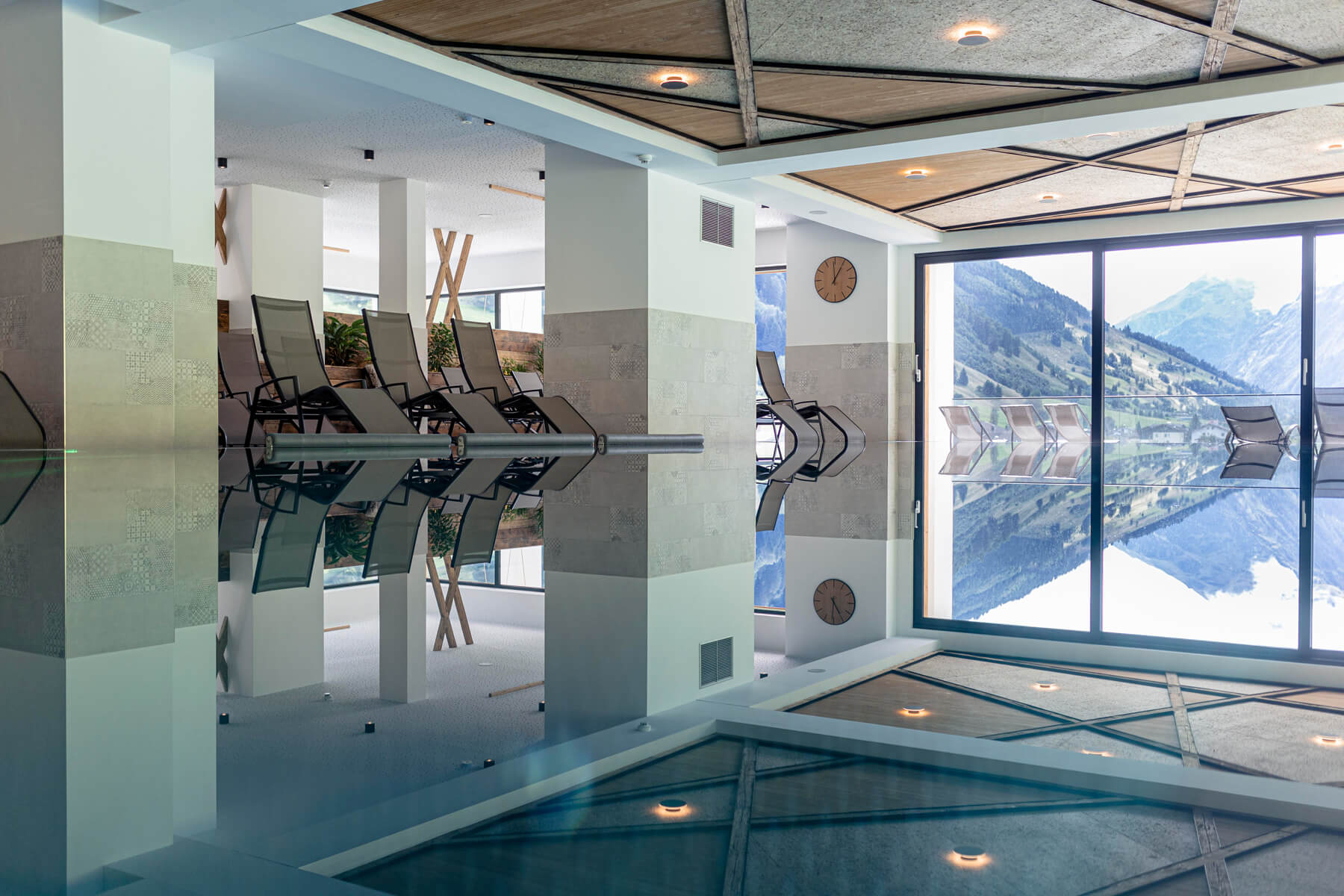Indoor Pool im Wellnessbereich des Carpe Solem Rauris